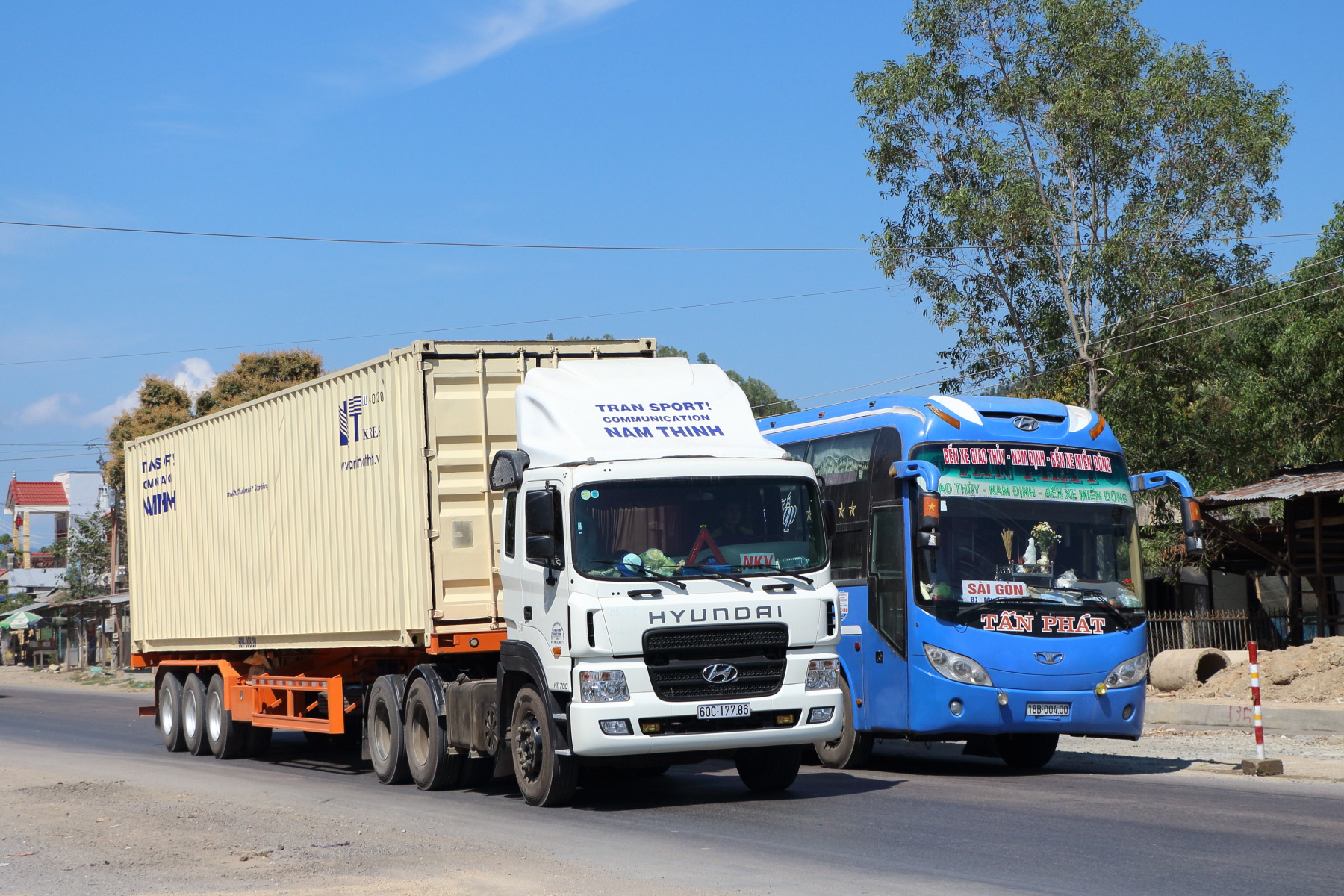 60C-177.86, Hyundai HD700 / HD1000 