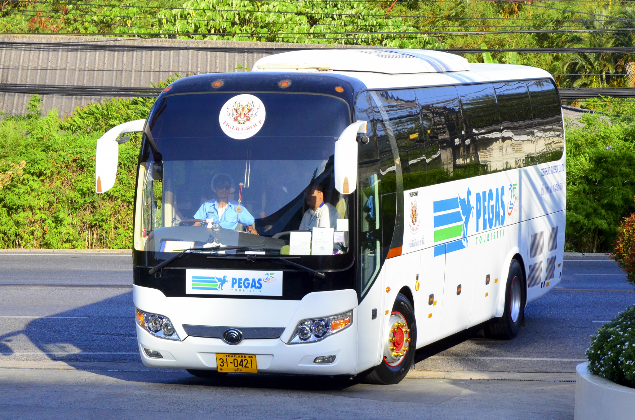 31-0421, Yutong ZK6107HA 