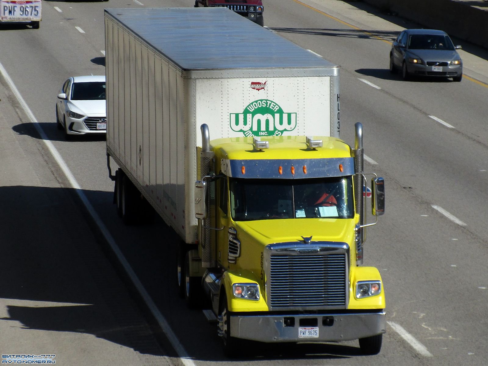 PWF 9675, Freightliner 122SD 