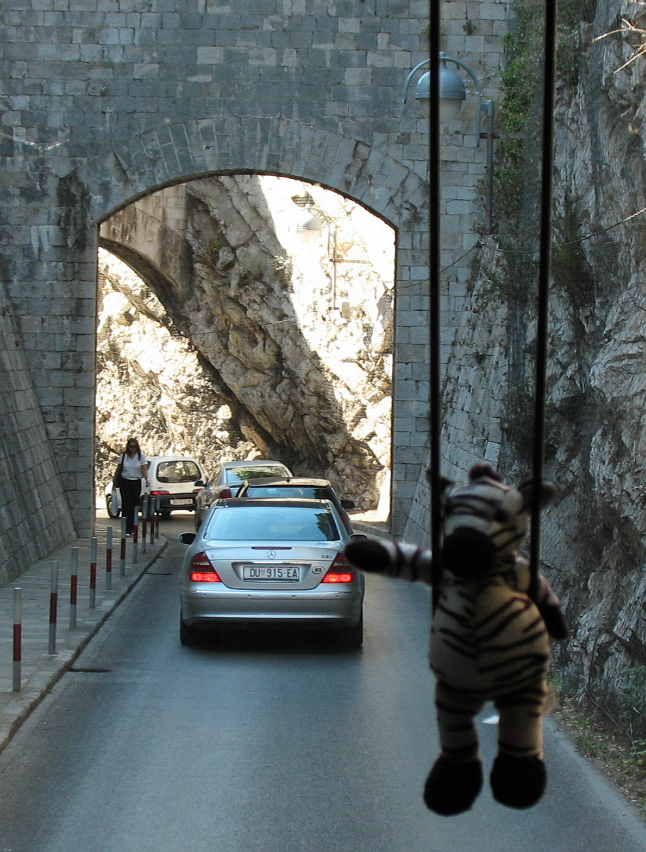 DU 915-EA, Mercedes-Benz E-Klasse 3rd gen Sedan (W211), 2002­–2009