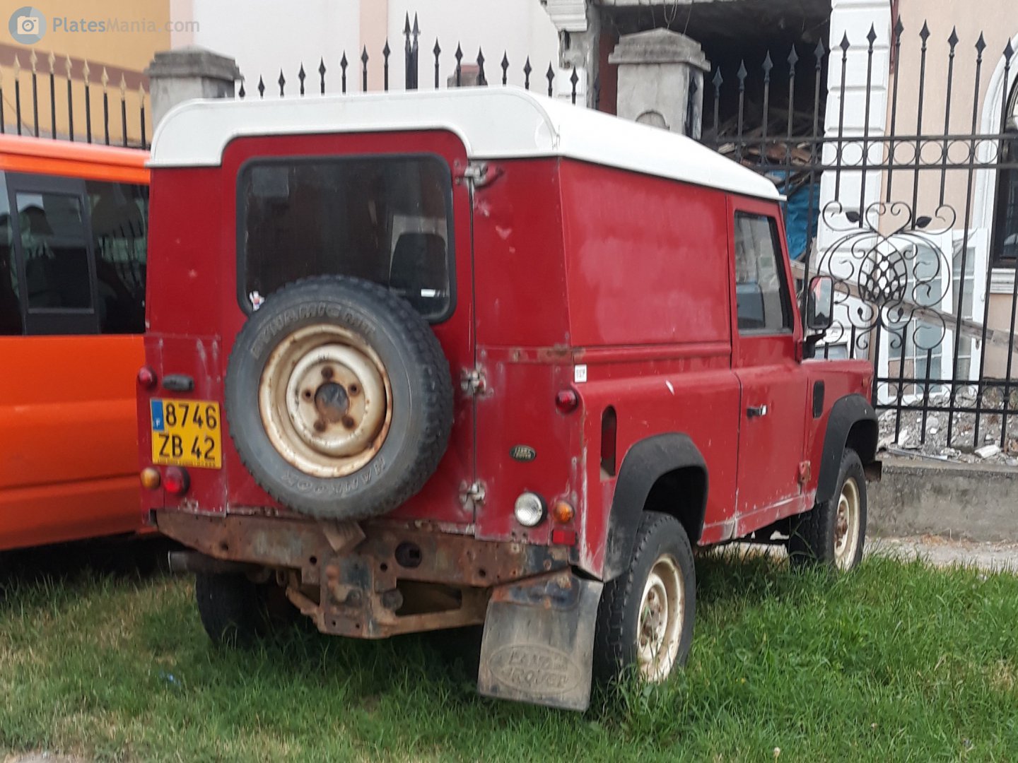8746 ZB 42, Land Rover Defender 1st gen 110
