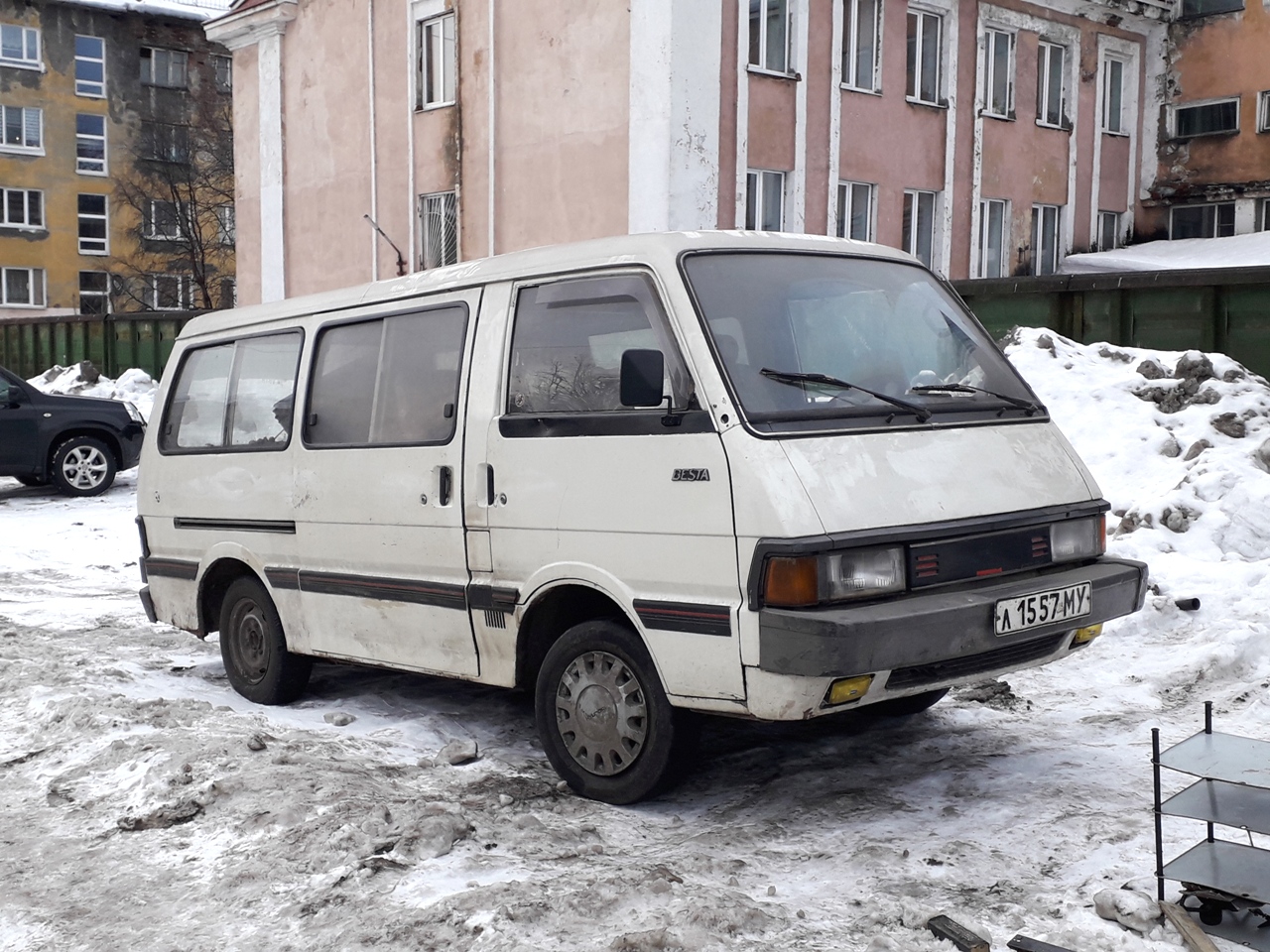 л 1557 МУ, Kia Besta 1st gen (J2), 1990–1997