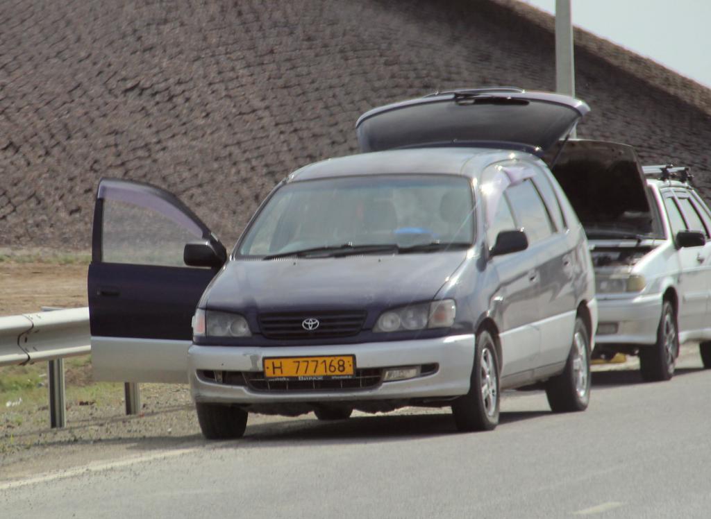 H 777168, Toyota Ipsum 1st gen (M10), 1996–2001