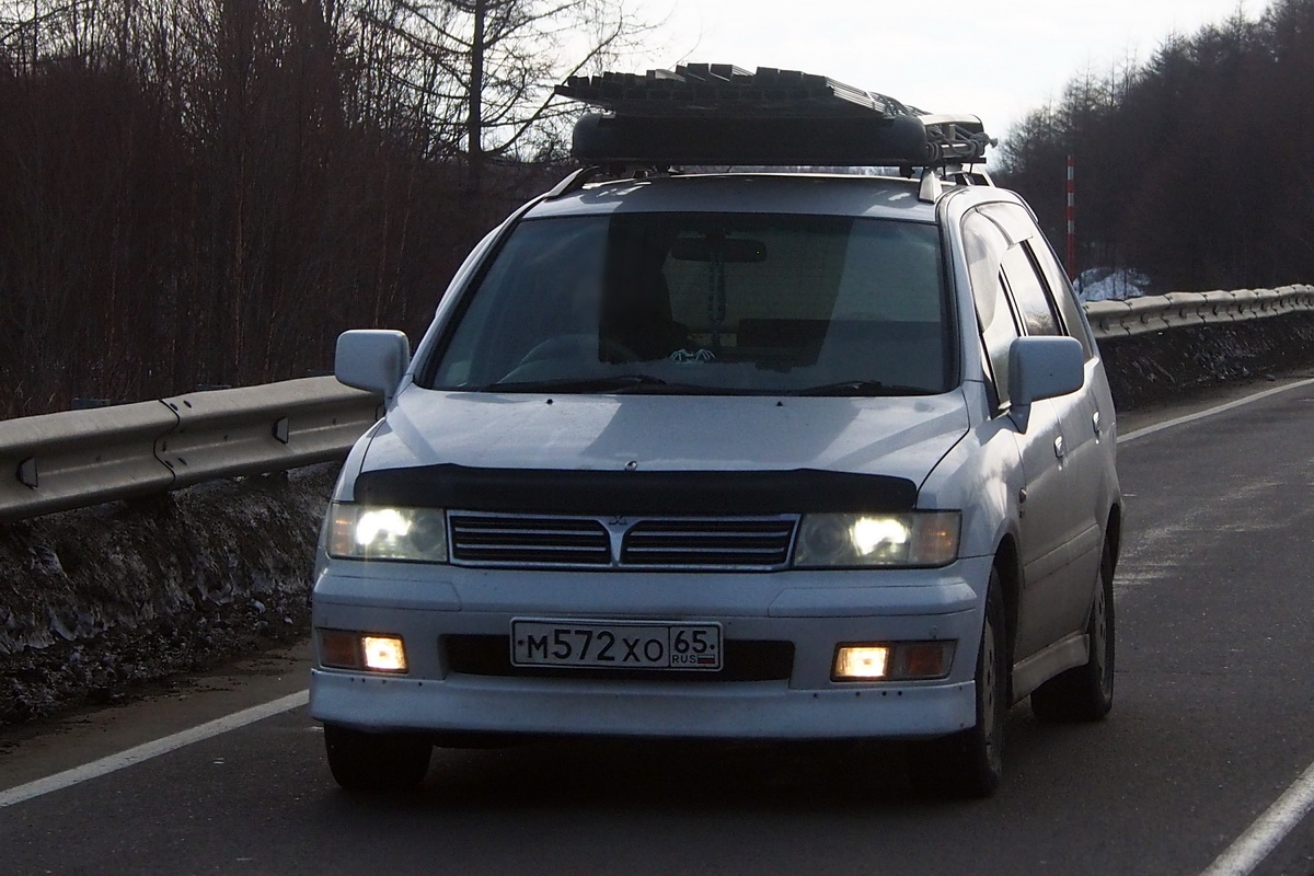 м 572 хо 65, Mitsubishi Chariot 3rd gen Grandis (UG), 1997–2003
