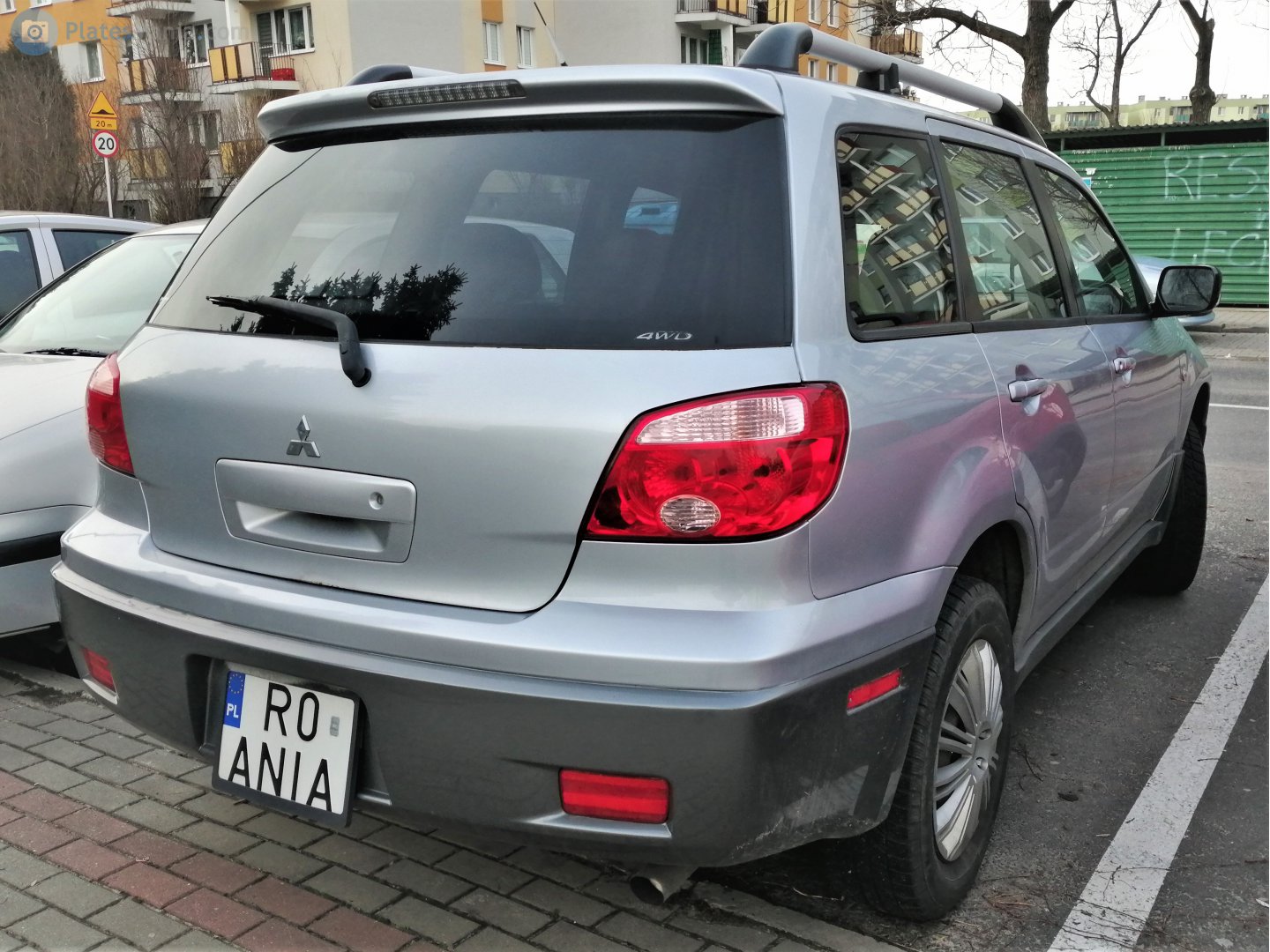 R0 ANIA, Mitsubishi Outlander 1st gen (CU/ZE/ZF), 2003–2008