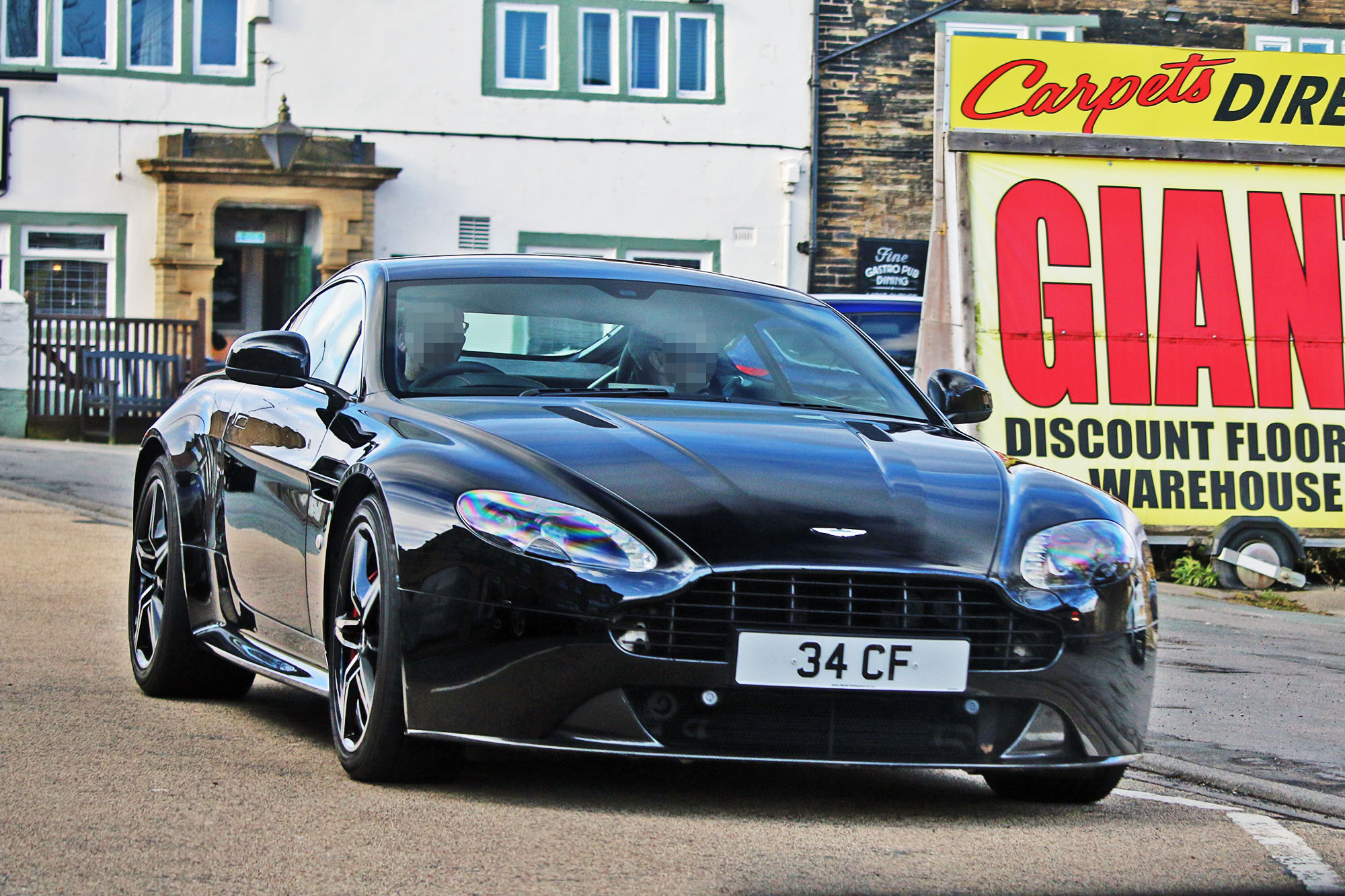 34CF, Aston Martin V8 Vantage 