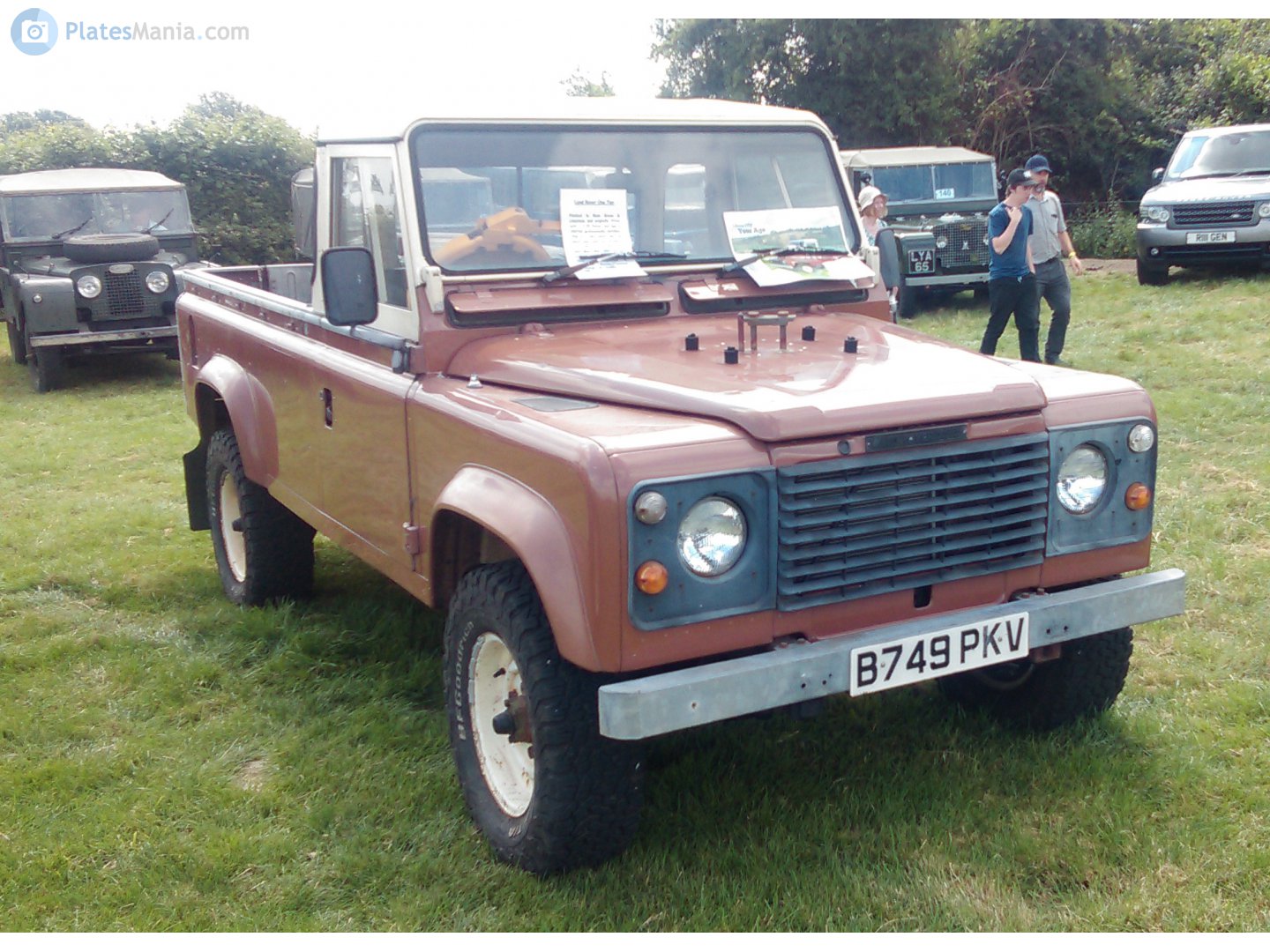 B749PKV, Land Rover Defender 