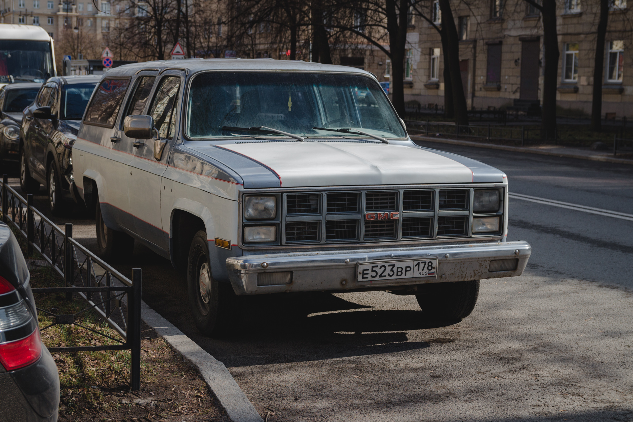 е 523 вр 178, GMC Suburban 7th gen, 1972–1991