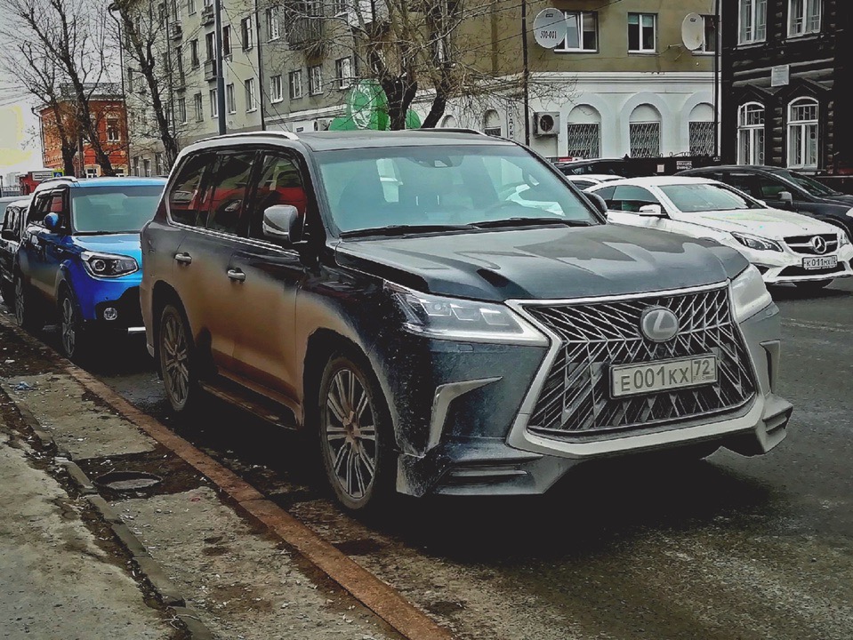 е 001 кх 72, Lexus LX 