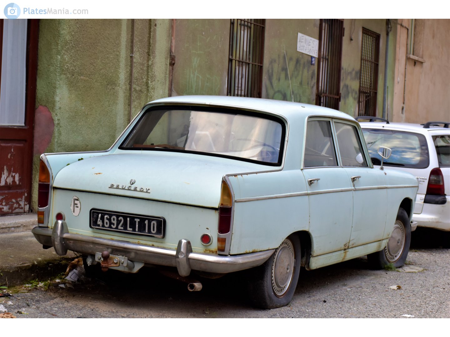 4692 LT 10, Peugeot 404 Sedan, 1960–1975