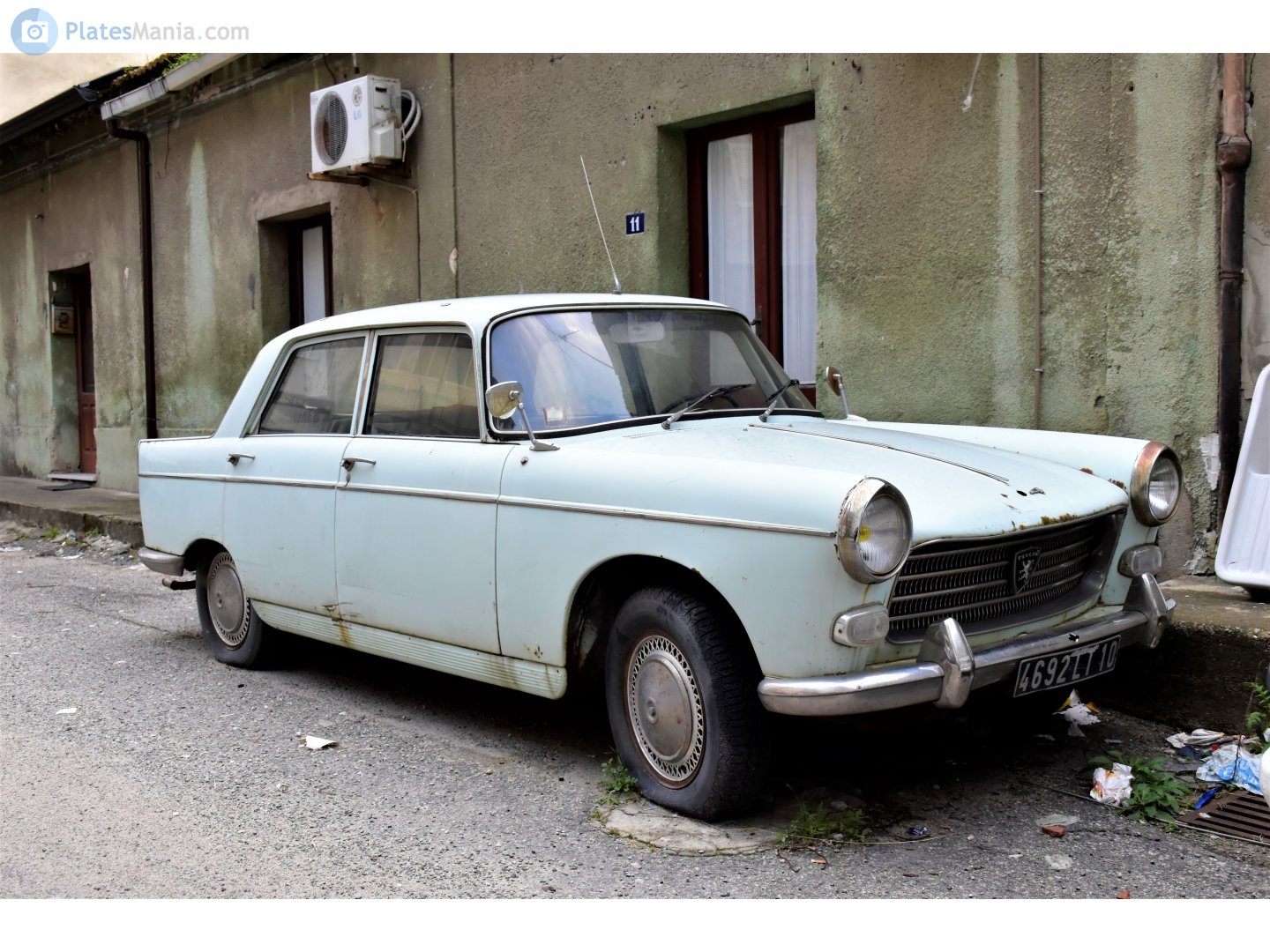 4692 LT 10, Peugeot 404 Sedan, 1960–1975