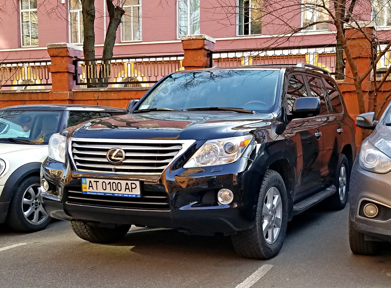 AT 0100 AP, Lexus LX 