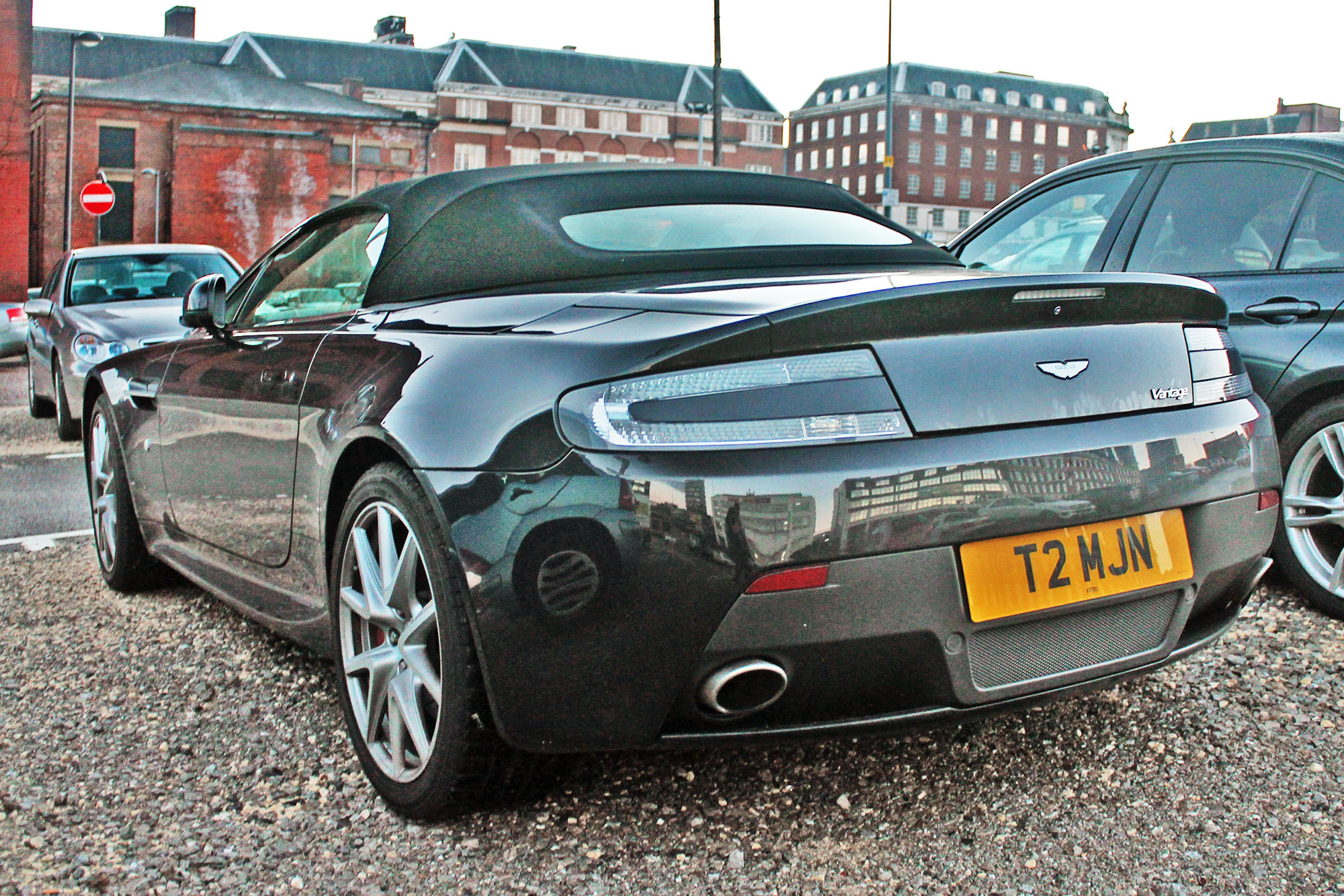 T2MJN, Aston Martin V8 Vantage 
