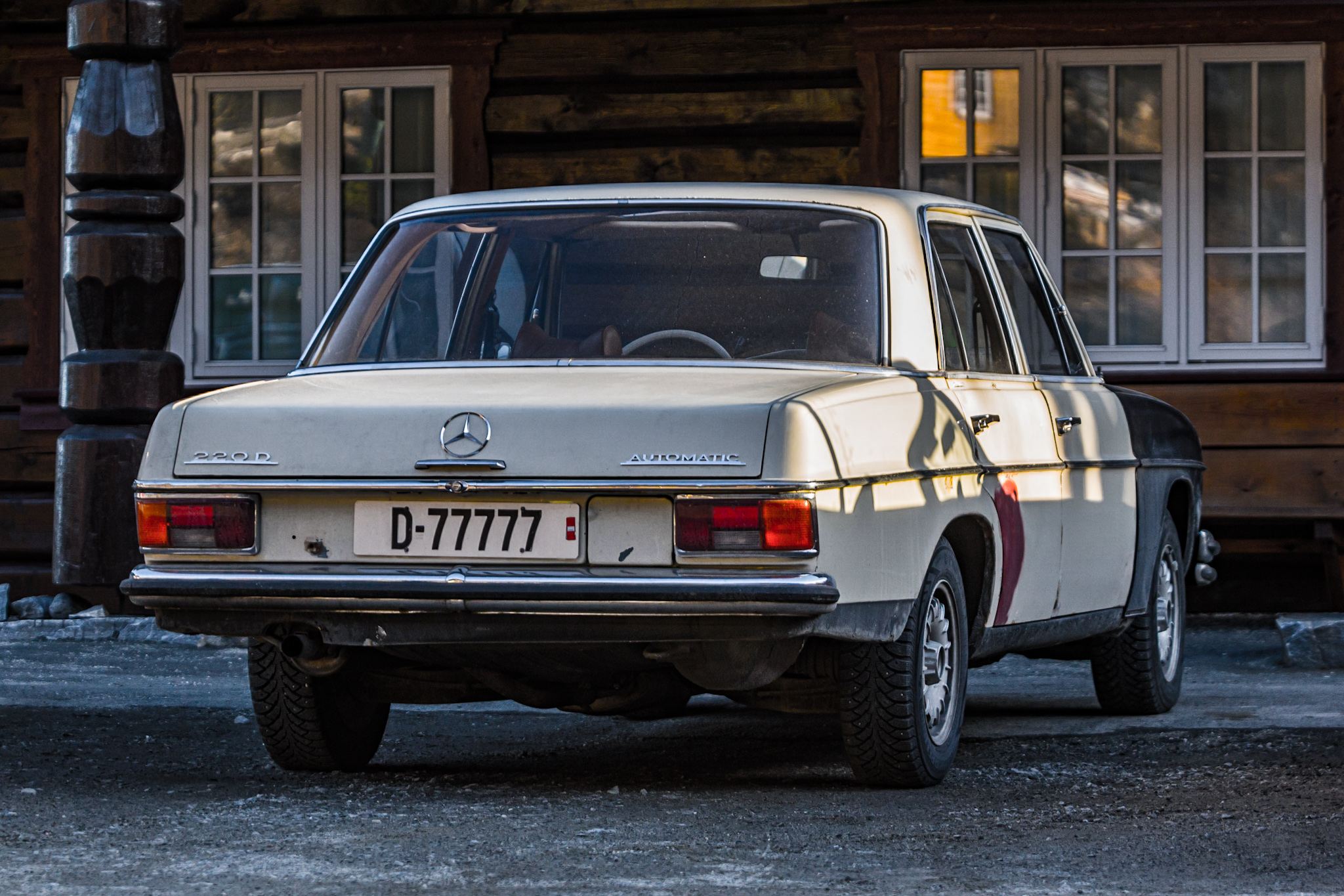 D-77777, Mercedes-Benz E-Klasse 200–280 Sedan (W114/W115), 1967­–1976