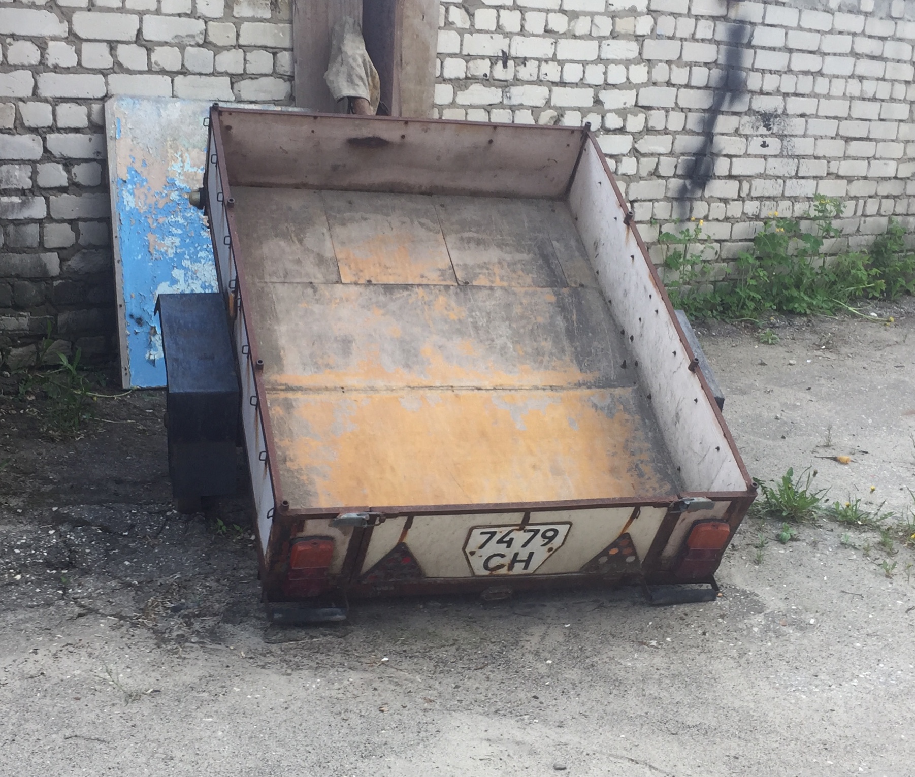 7479 СН, Trailers (1977) 