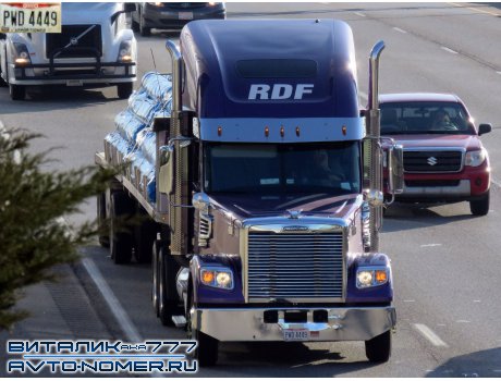 PWD 4449, Freightliner 122SD
