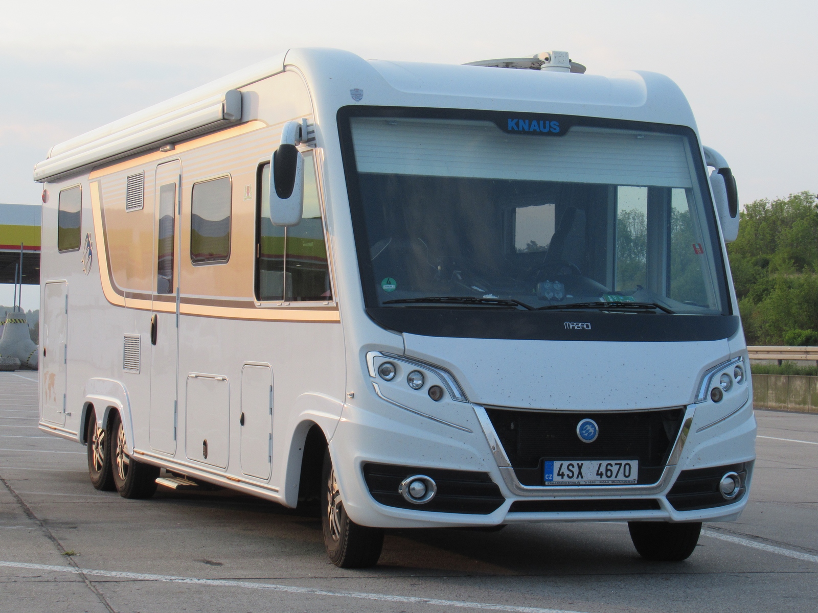 4SX 4670, Knaus Sun 