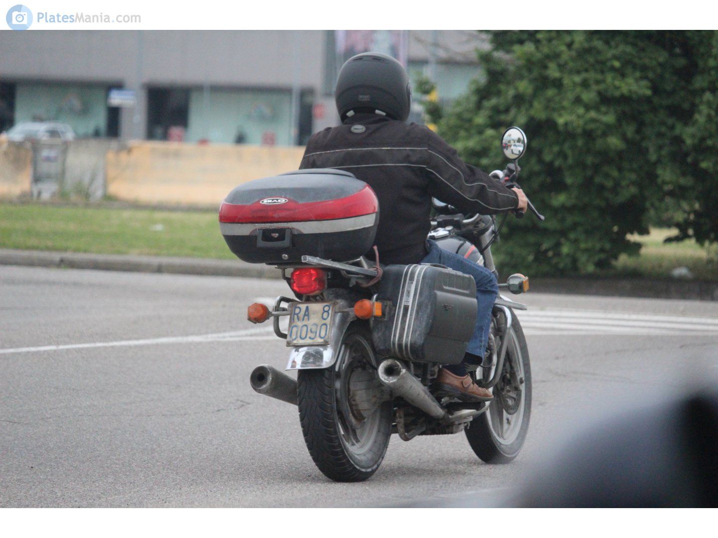 RA 80090, Moto Guzzi V35 