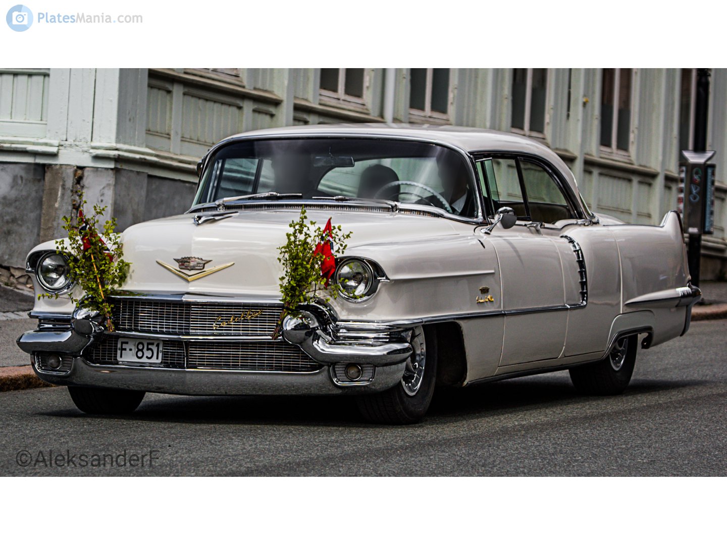 F-851, Cadillac DeVille 