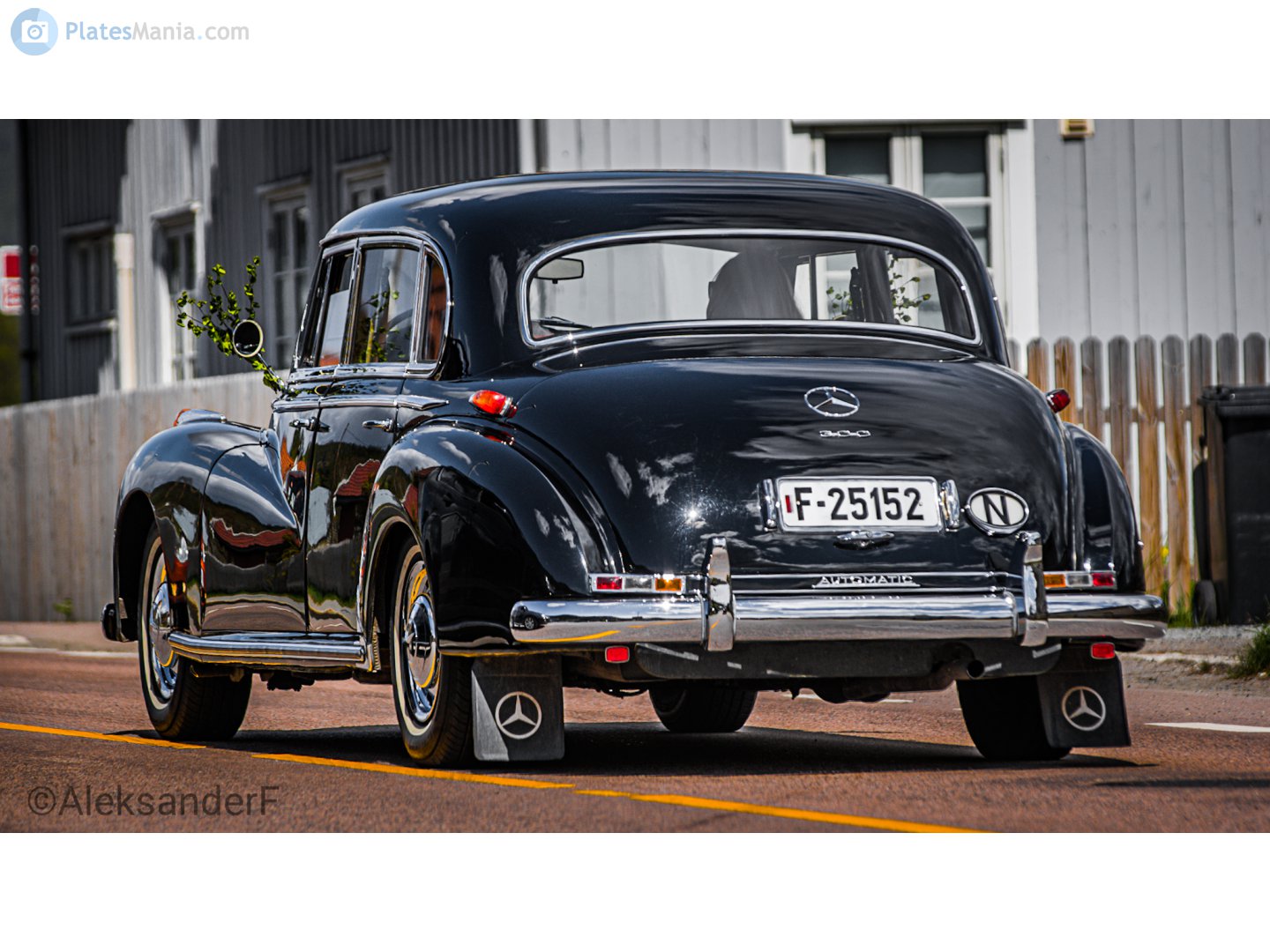 F-25152, Mercedes-Benz 300 