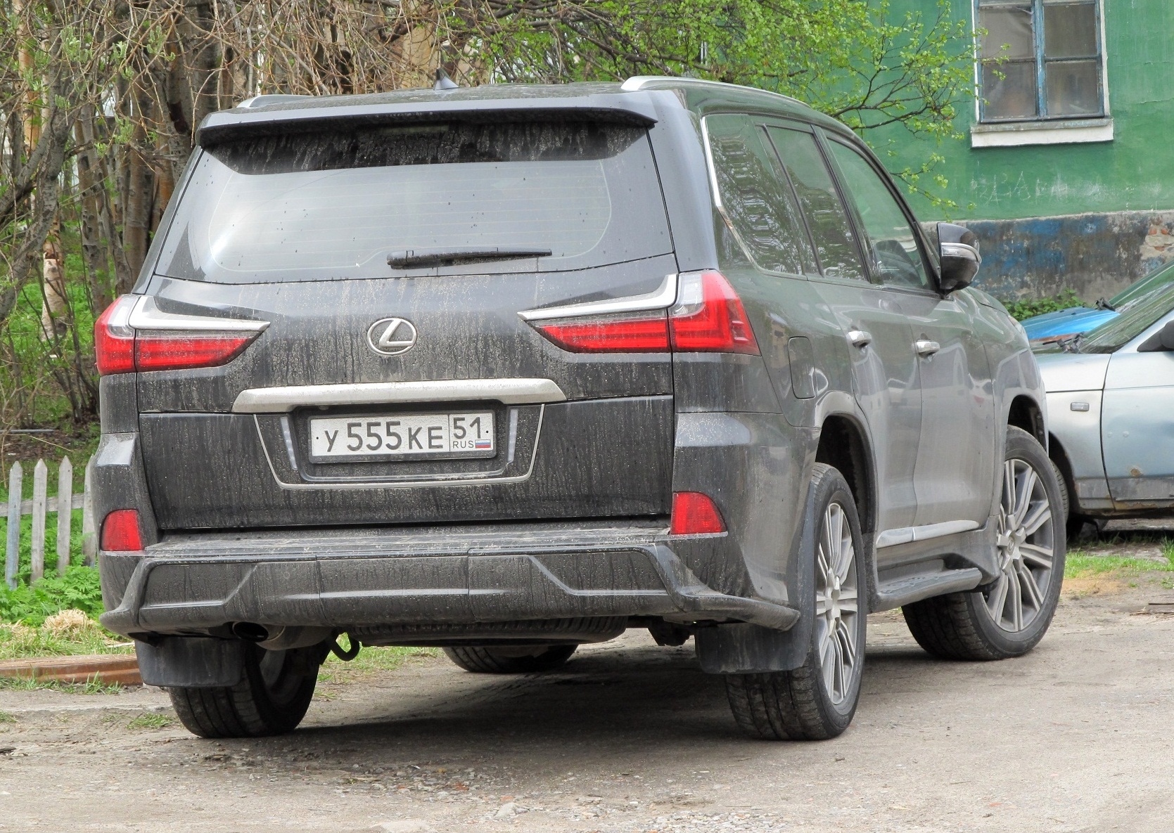 у 555 ке 51, Lexus LX 