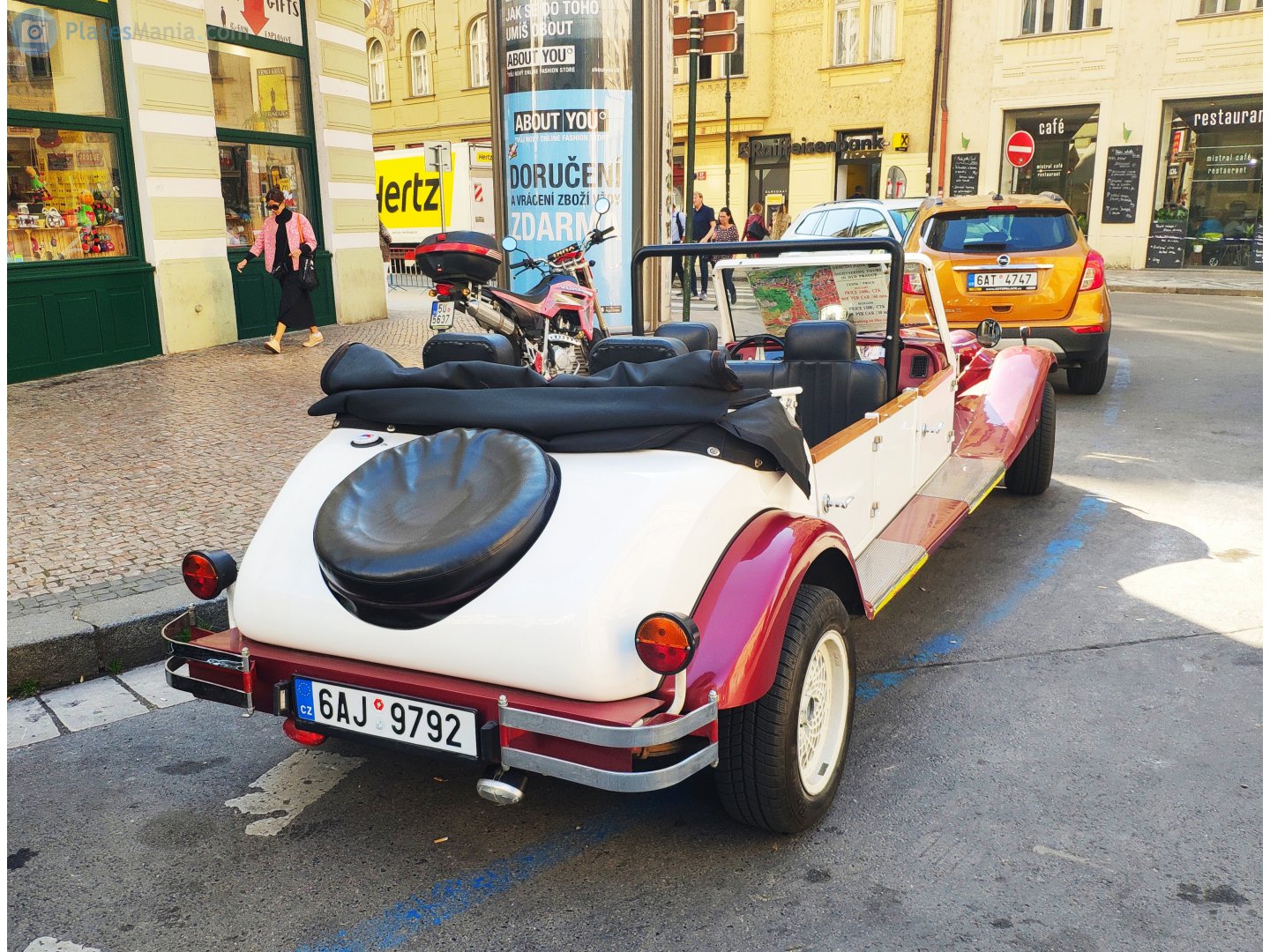 6AJ 9792, Cars (2001) 