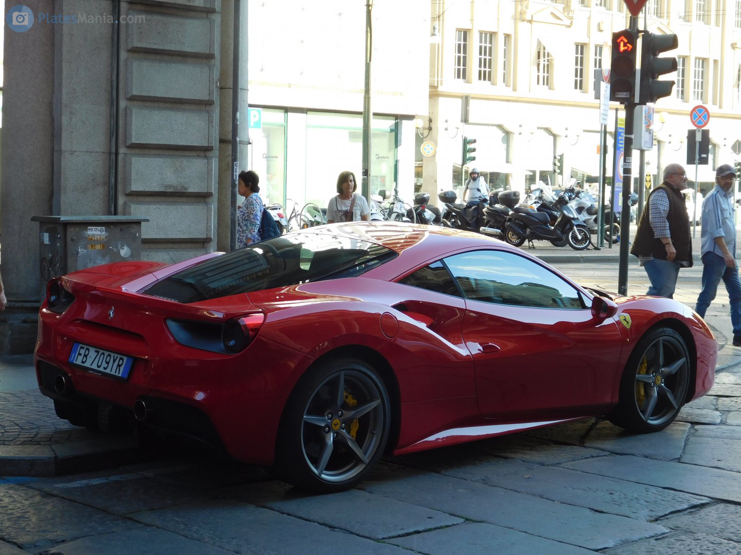 FB 709 YR, Ferrari 488 1st gen (GTB) Berlinetta (F142M), 2015–2019