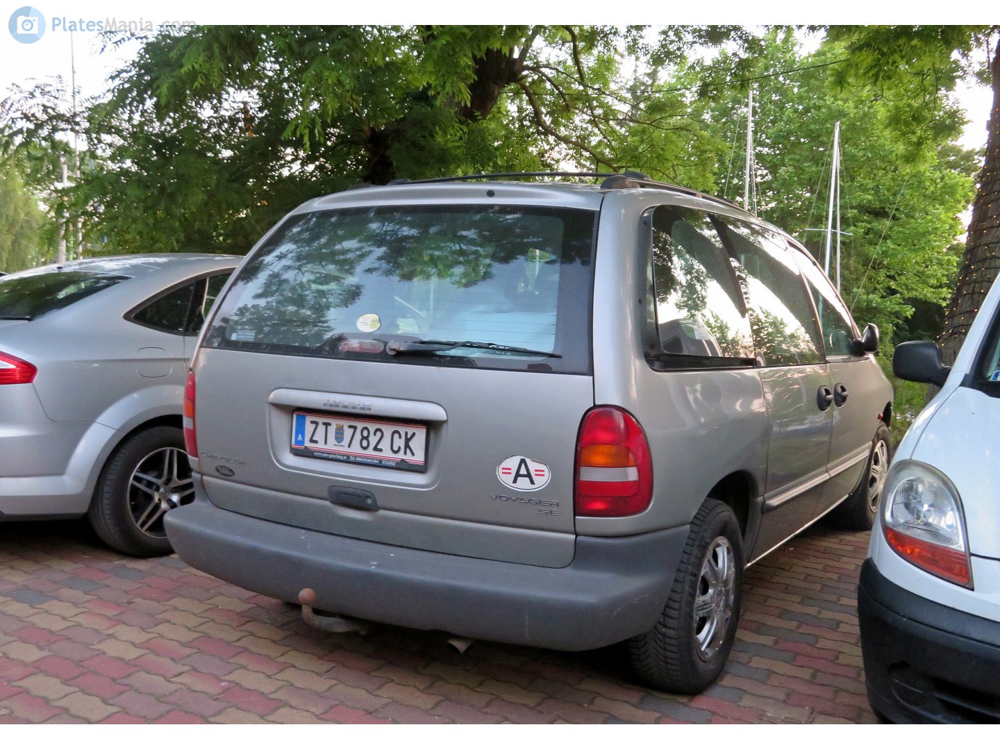 ZT 782 CK, Chrysler Voyager 3rd gen (NS), 1995–2000