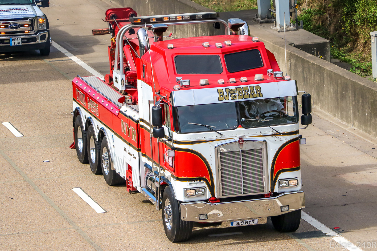 B19NYR, Kenworth K100 