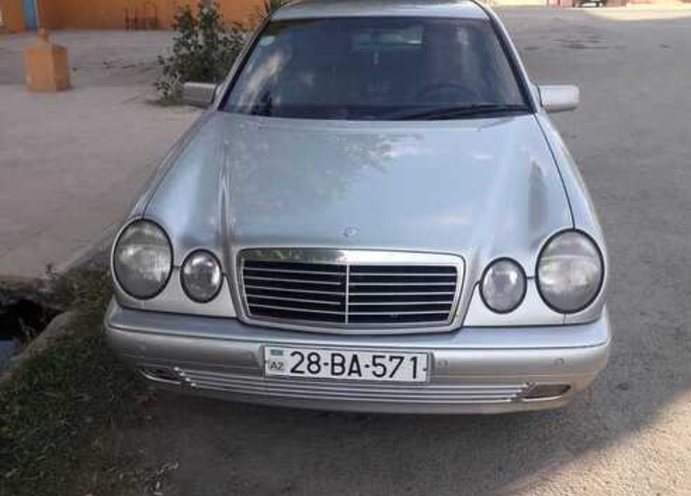 28 BA 571, Mercedes-Benz E-Klasse 2nd gen Sedan (W210), 1995­–2002