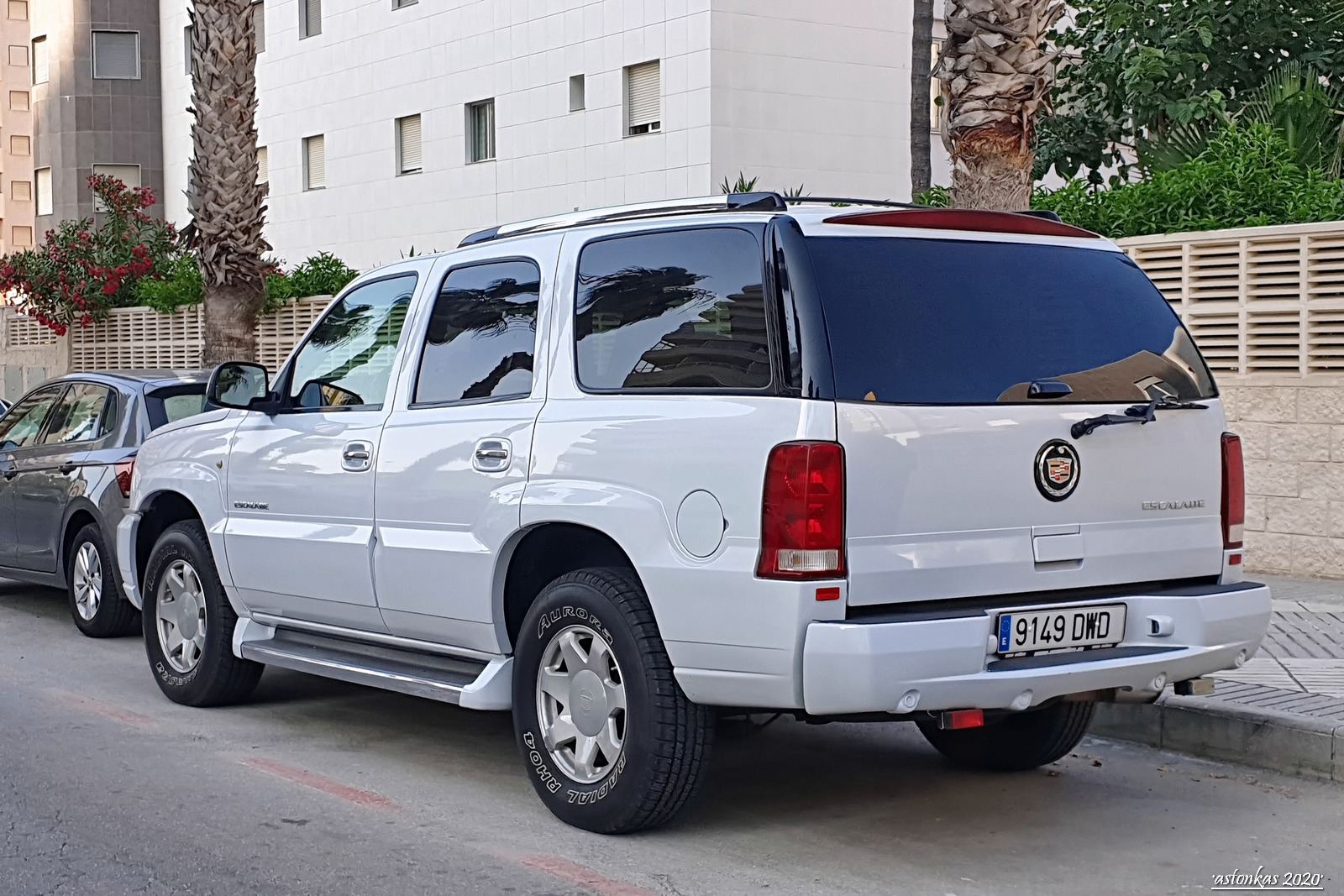 9149 DWD, Cadillac Escalade 2nd gen (GMT820), 2001–2006