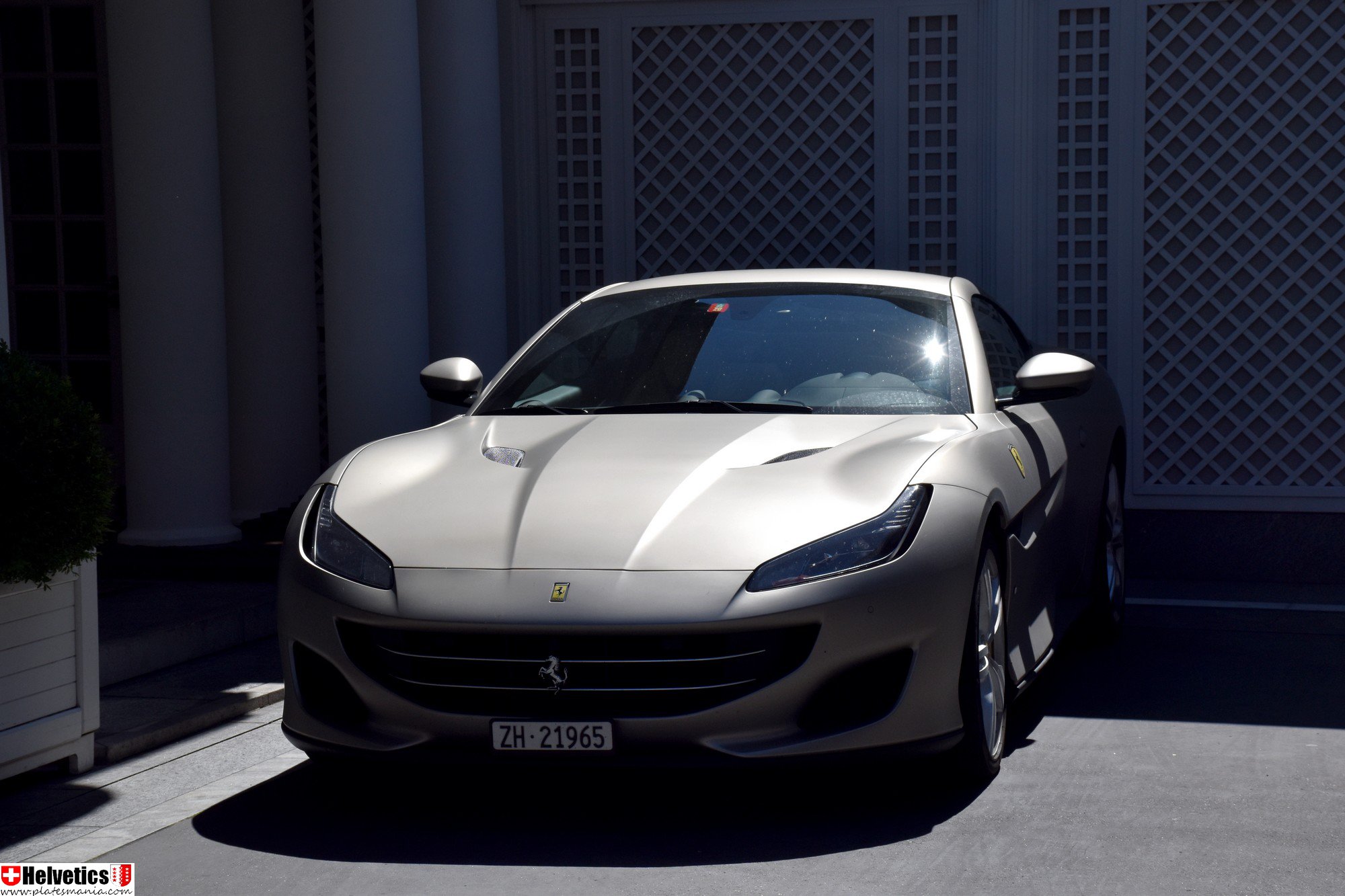 ZH 21965, Ferrari Portofino 1st gen (F164), 2017–2021