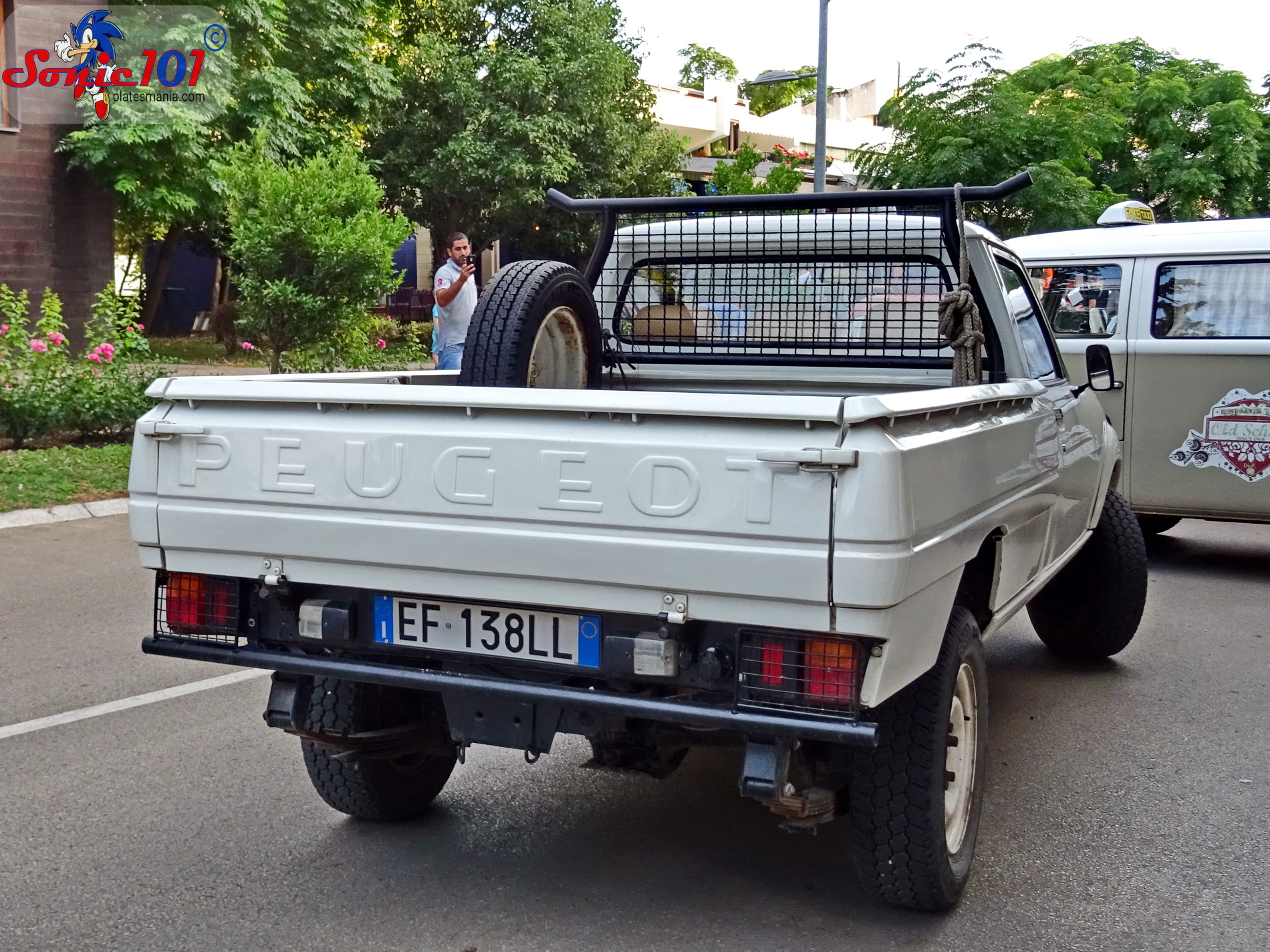 EF 138 LL, Peugeot 504 1st gen Pickup (E), 1979–1996 (–1999 for LATAM-market, –2006 for African-market)