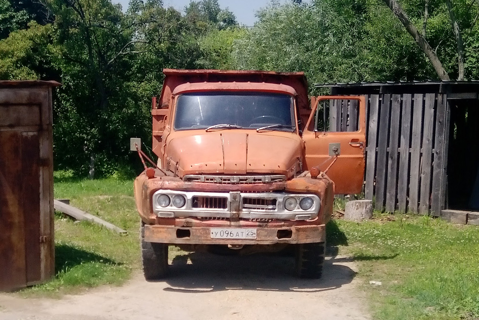 у 096 ат 25, Isuzu TD/TM/TP 