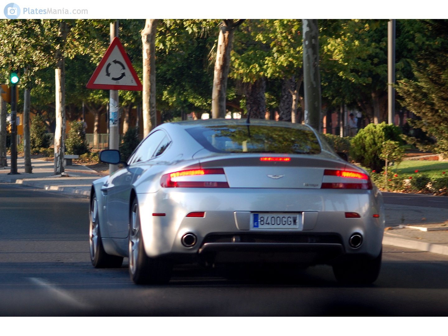 8400 GGW, Aston Martin V8 Vantage 