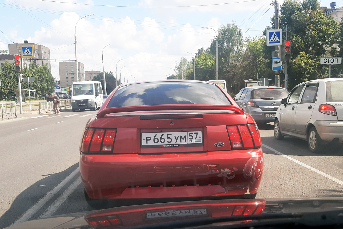 р 665 ум 57, Ford Mustang 4th gen 2-door Coupé (SN95), facelift, 1998–2004