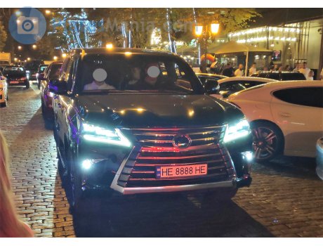 HE 8888 HE, Lexus LX