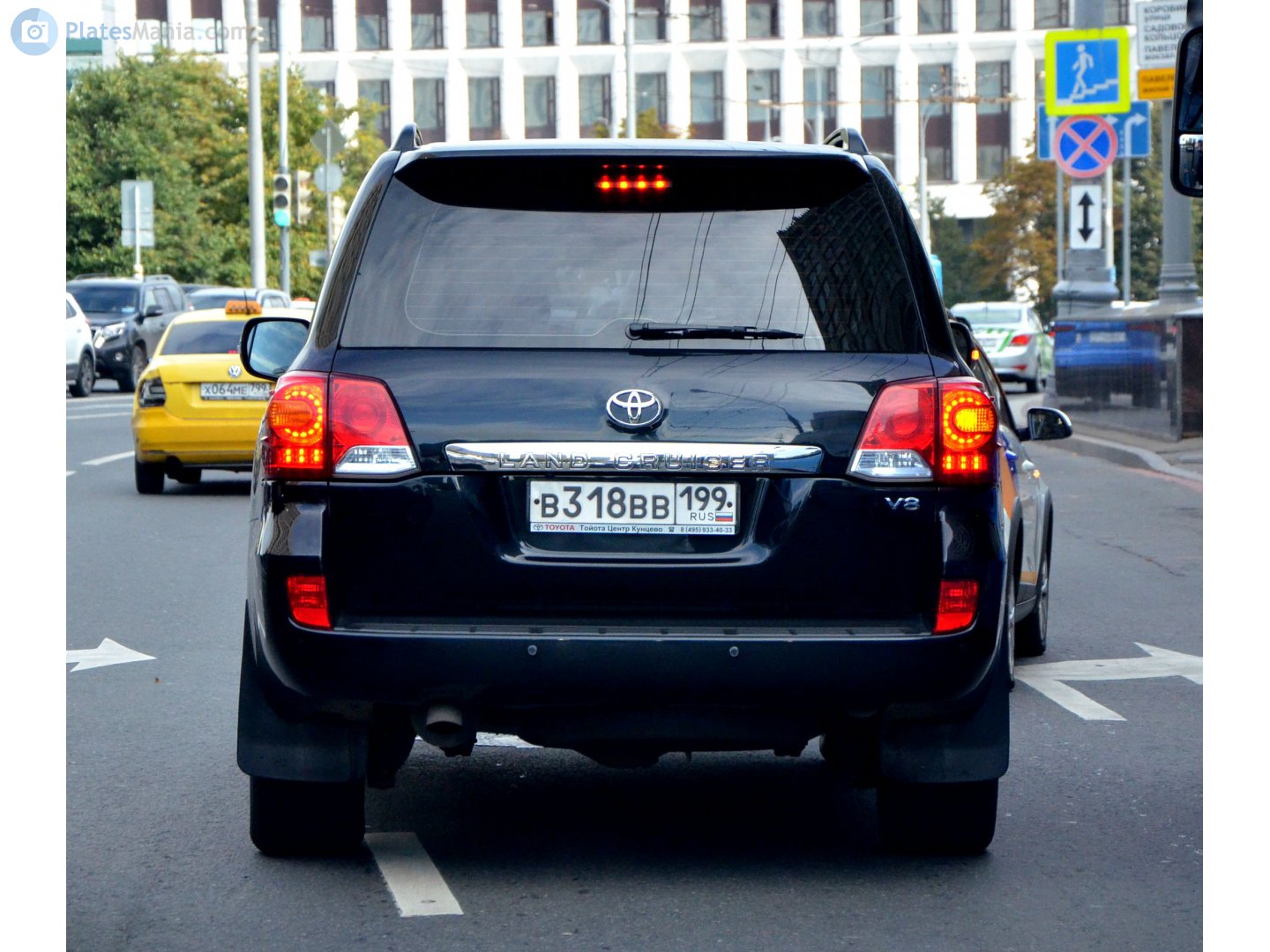 в 318 вв 199, Toyota Land Cruiser 200 (J200), 1st facelift, 2011–2015