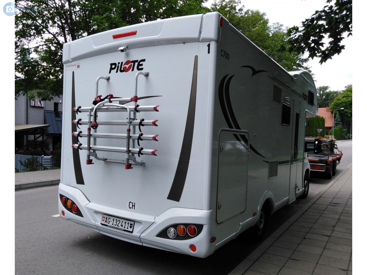 AG 132411, Pilote C-Series 