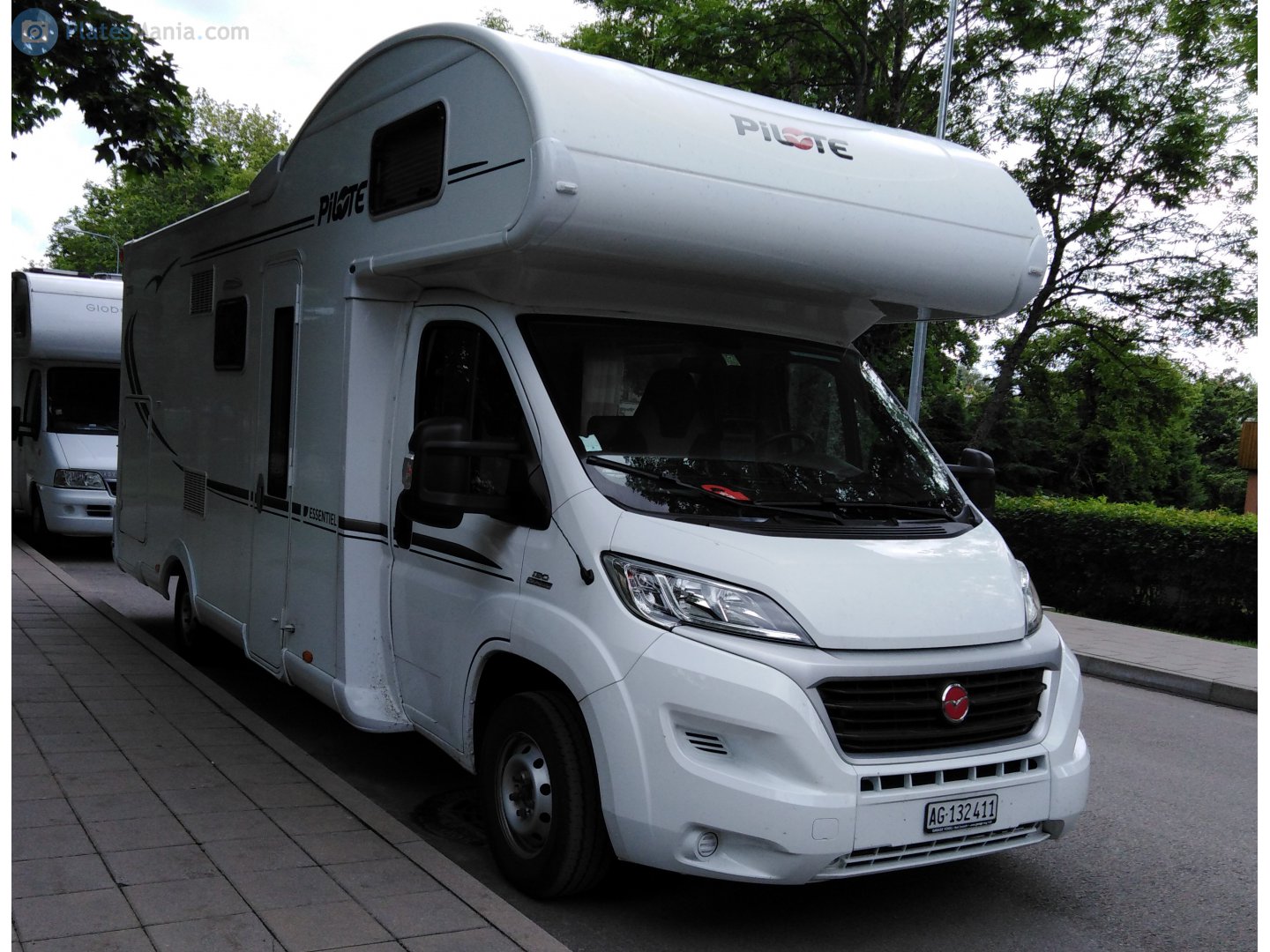 AG 132411, Pilote C-Series 