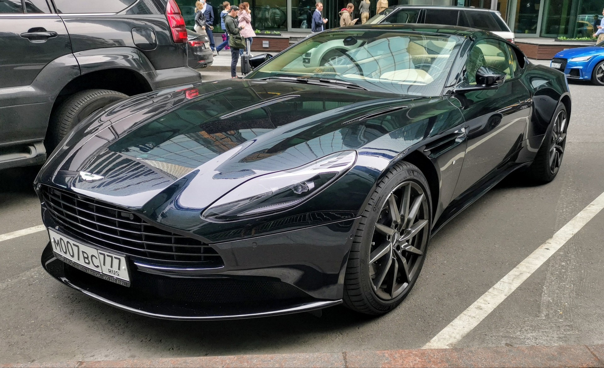 м 007 вс 777, Aston Martin DB11 Coupé (AM5), 2016–2023