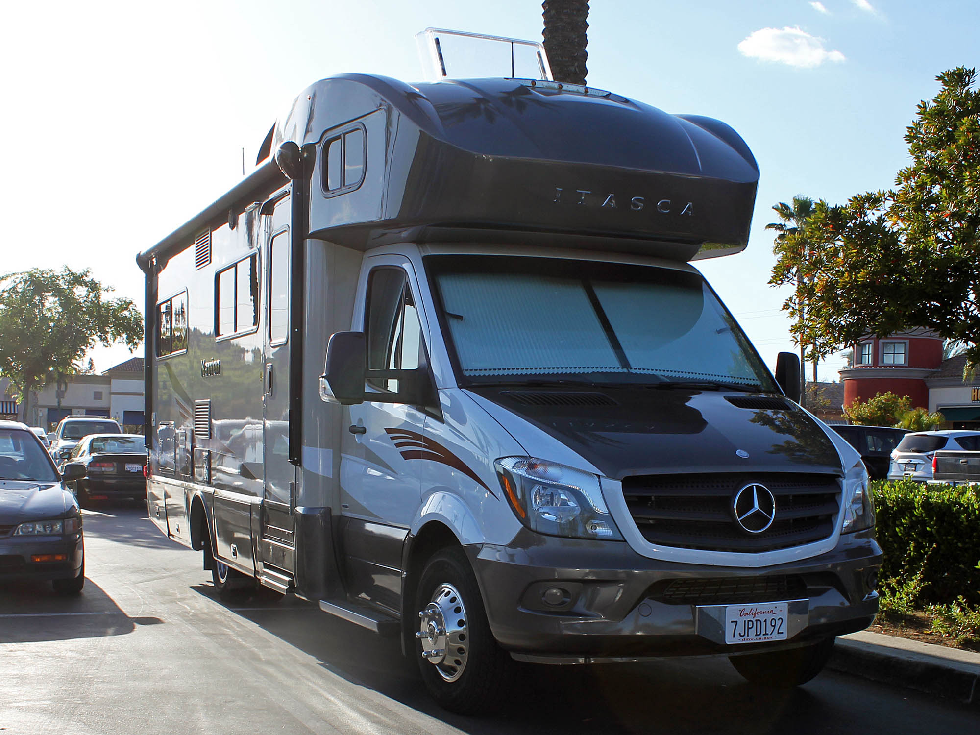 7JPD192, Itasca Navion 