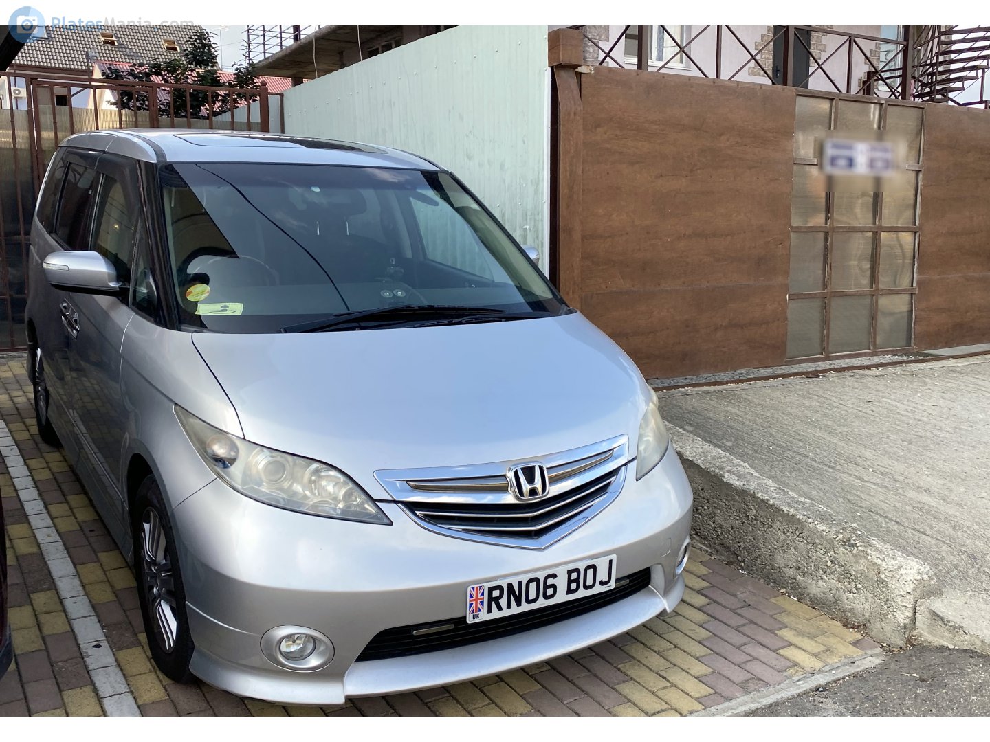 RN06BOJ, Honda Elysion 1st gen (RR), 2004–2006