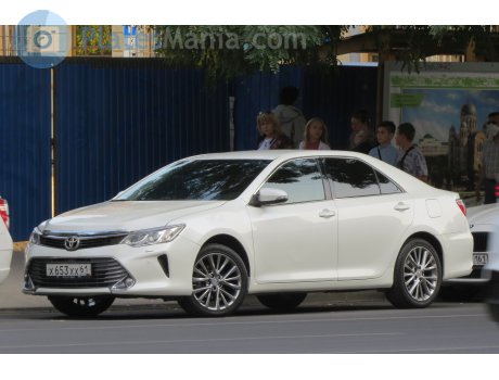 Toyota Camry: Legenda Sedan yang Tak Lekang Oleh Waktu