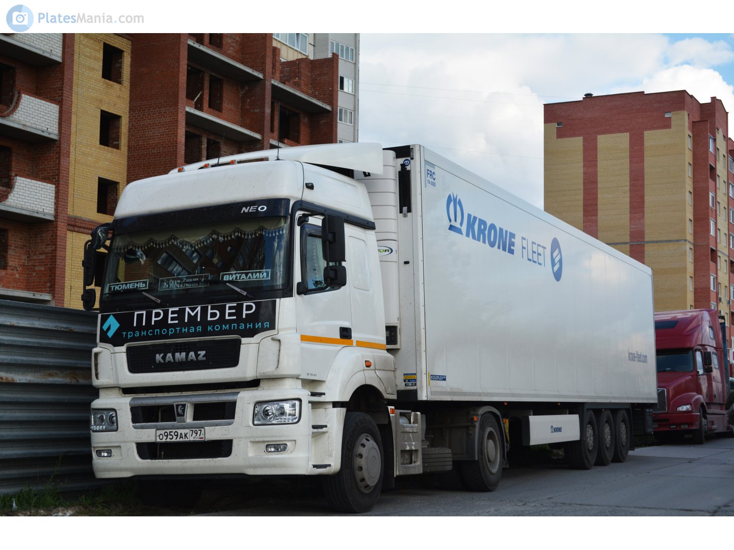 Селектор камаз 5490. Магнитола 2 din в камаз. Прикуриватель камаз 5490. Панель камаз 5490. Белый камаз чёрным бампером.