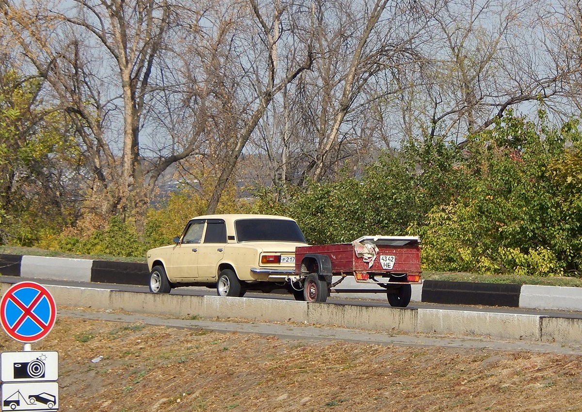 4342 НЕ, Trailers (1977) 