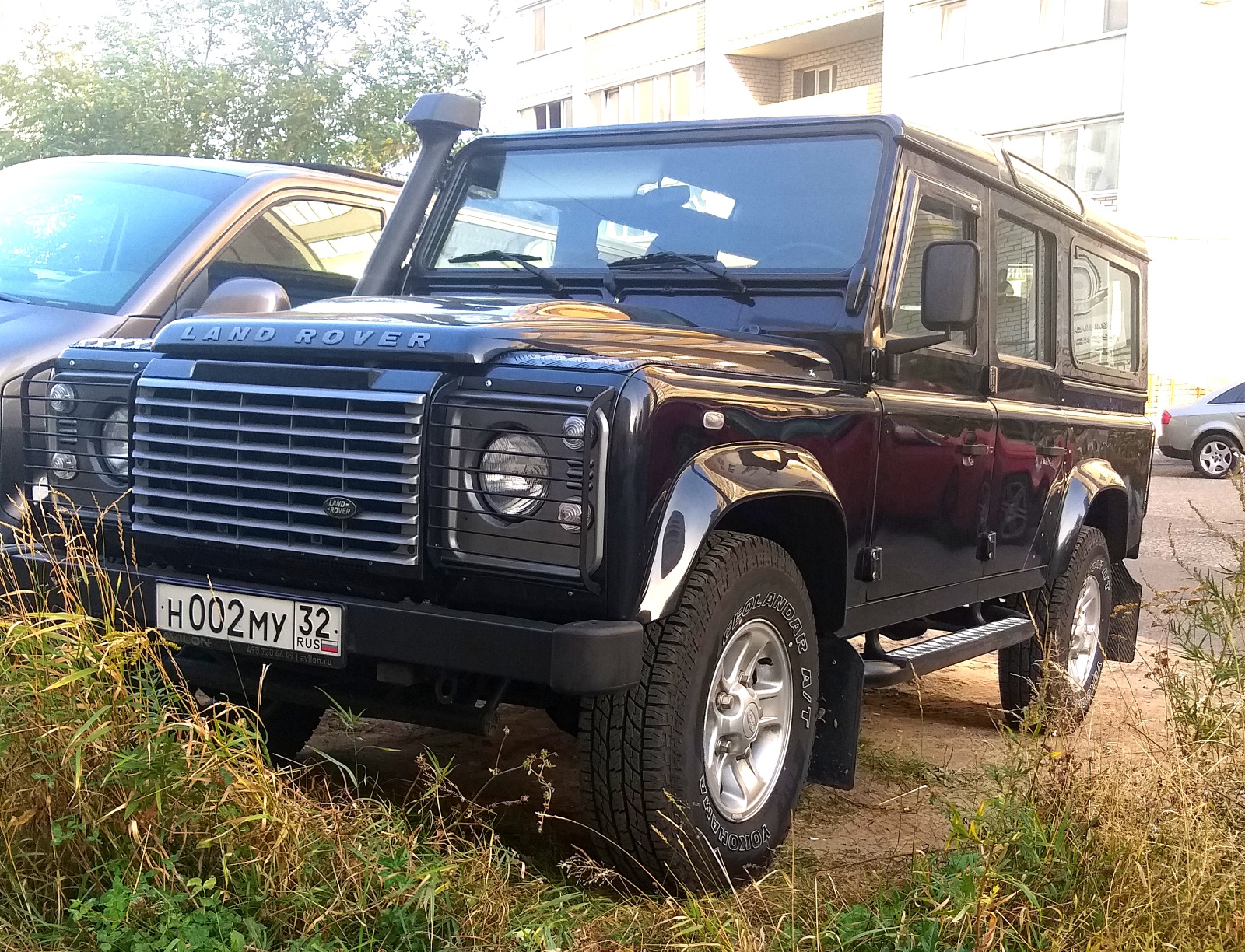 н 002 му 32, Land Rover Defender 