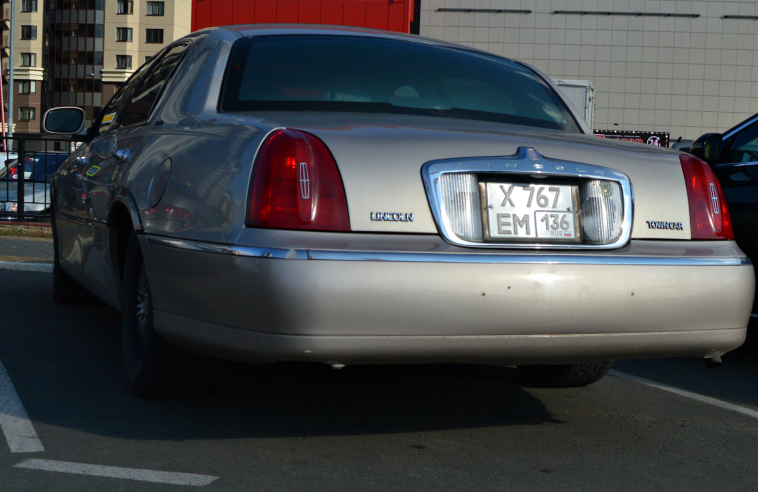 х 767 ем 136, Lincoln Town Car 3rd gen (FN145), 1997–2003