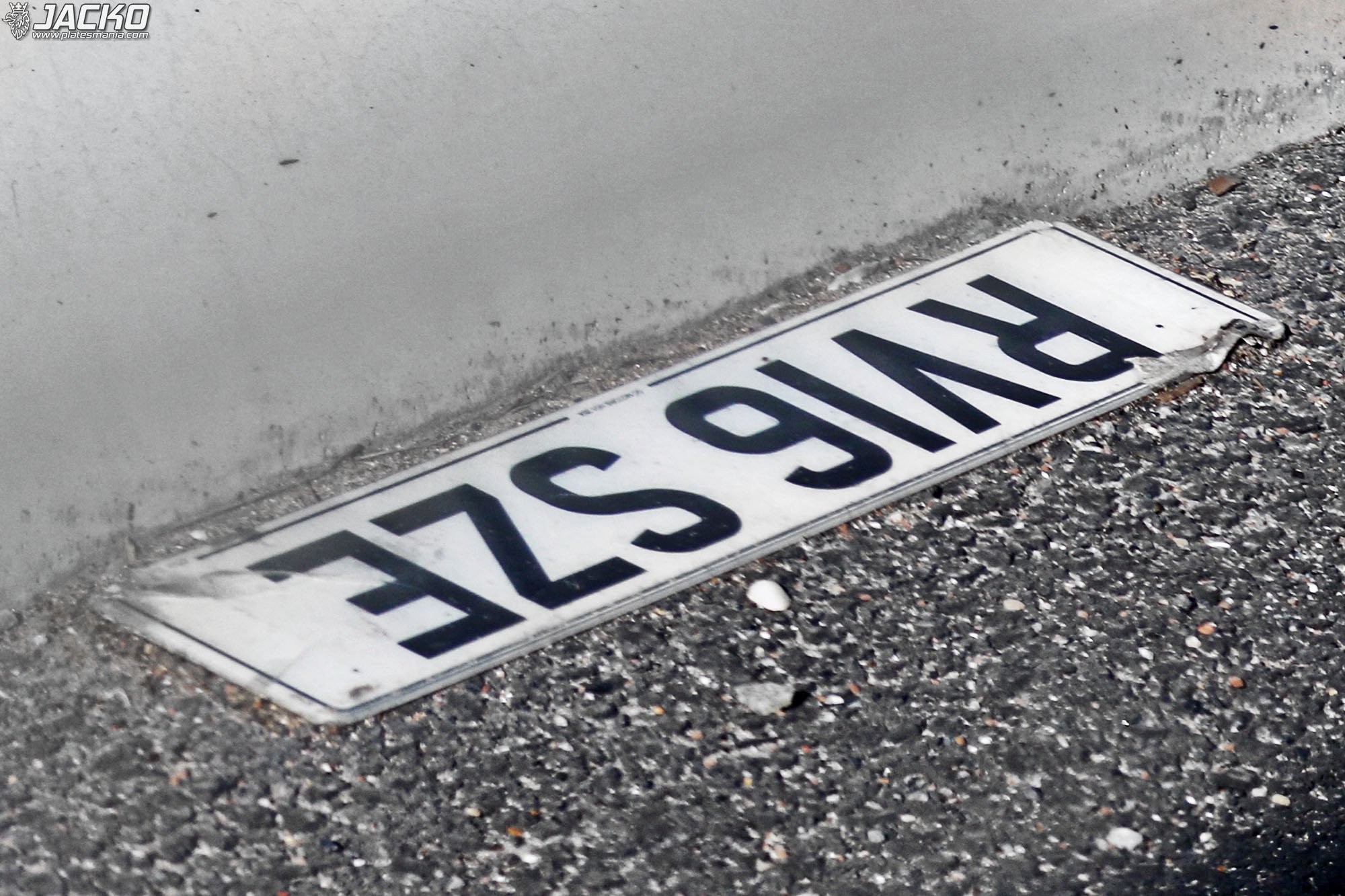 RV16SZE, License plate without vehicle 