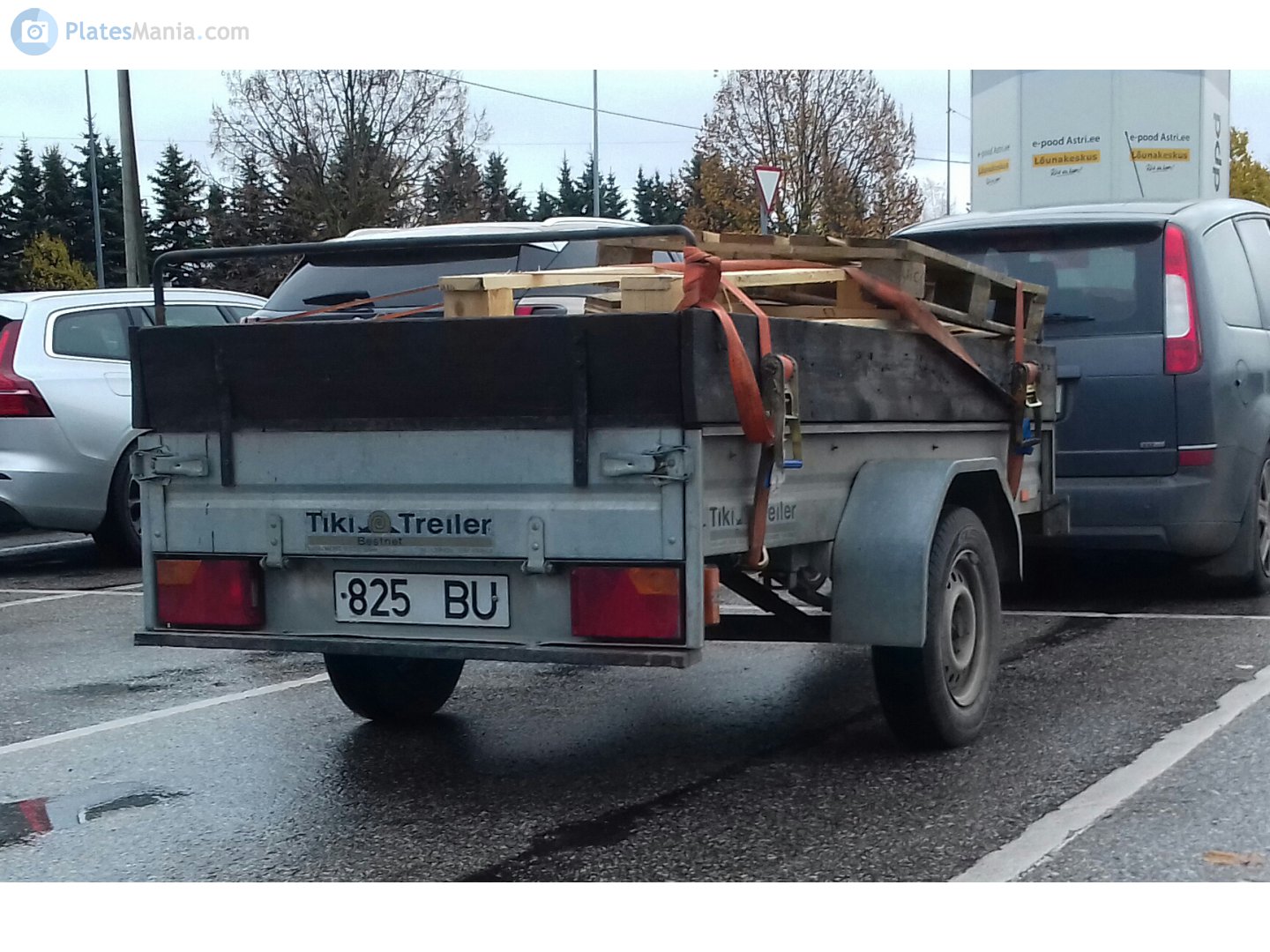 825 BU, Tiki Treiler 